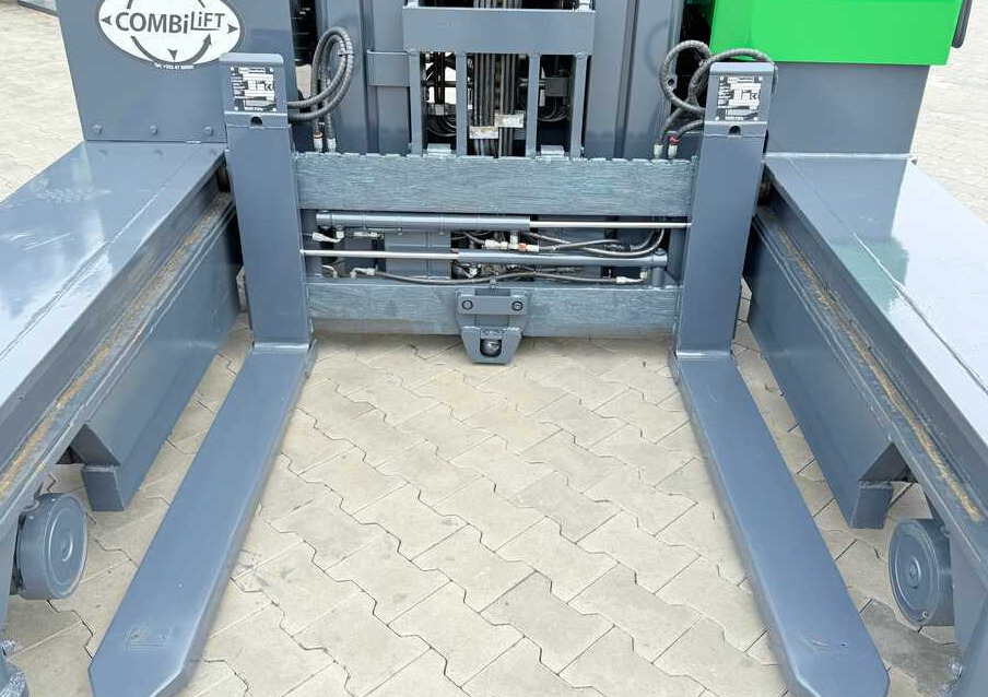 Combilift C4000 / GAS / TRIPLEX - 9300MM / FREE-LIFT / POSITIONER / LIKE NEW - Carretilla de 4 vías: foto 4 Combilift C4000 / GAS / TRIPLEX - 9300MM / FREE-LIFT / POSITIONER / LIKE NEW - Carretilla de 4 vías: foto 4
