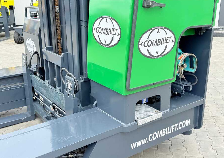 Combilift C4000 / GAS / TRIPLEX - 9300MM / FREE-LIFT / POSITIONER / LIKE NEW - Carretilla de 4 vías: foto 3 Combilift C4000 / GAS / TRIPLEX - 9300MM / FREE-LIFT / POSITIONER / LIKE NEW - Carretilla de 4 vías: foto 3