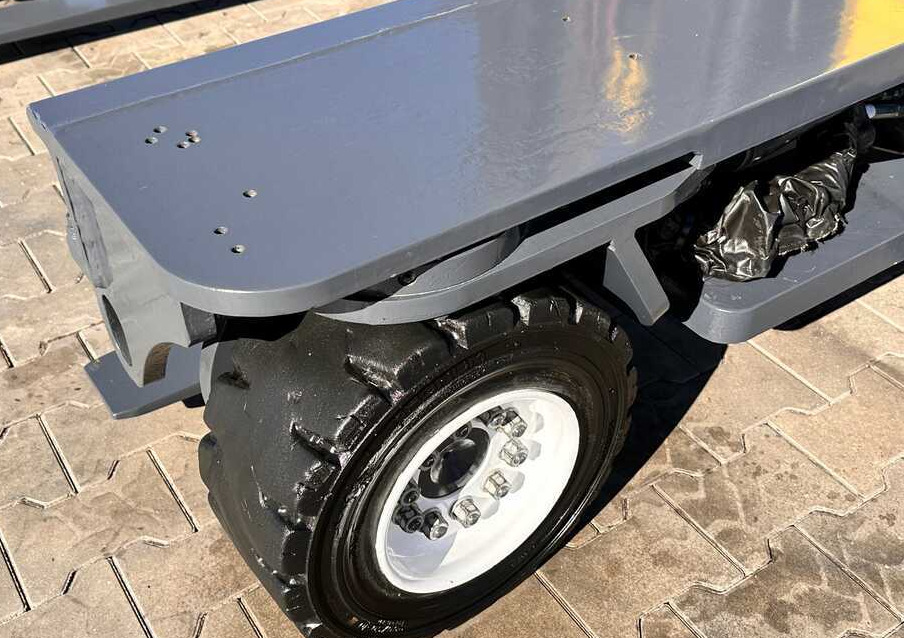 Combilift C4000 / LPG / DUPLEX / 4100MM / WEIGHT / FORK SIDE SHIFT / LIKE NEW - Carretilla de 4 vías: foto 4 Combilift C4000 / LPG / DUPLEX / 4100MM / WEIGHT / FORK SIDE SHIFT / LIKE NEW - Carretilla de 4 vías: foto 4