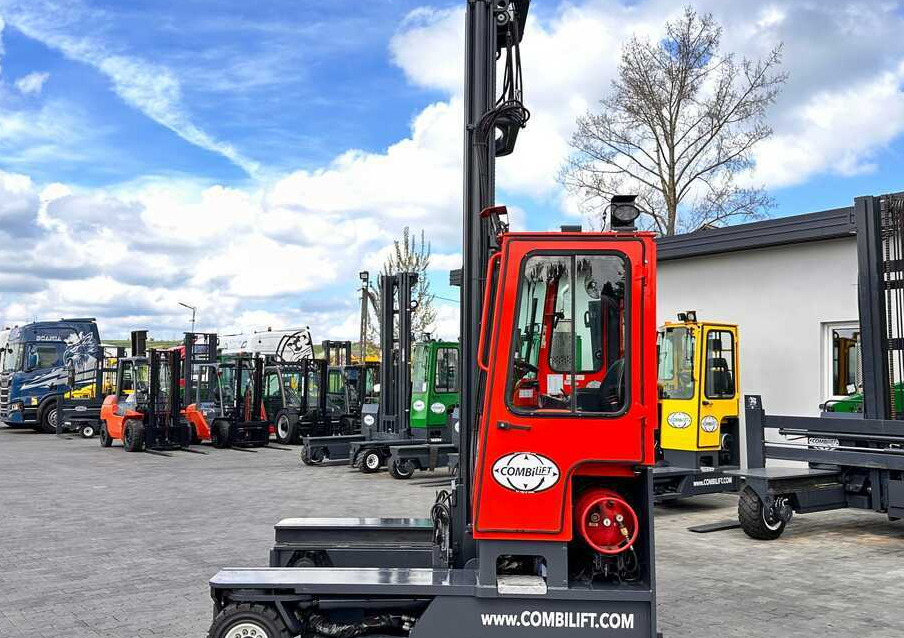 Combilift C4000 / TRIPLEX / 9300MM / FREE LIFT / FORK POSITIONER / GAS / CABIN / LIKE NEW - Carretilla de 4 vías: foto 3 Combilift C4000 / TRIPLEX / 9300MM / FREE LIFT / FORK POSITIONER / GAS / CABIN / LIKE NEW - Carretilla de 4 vías: foto 3