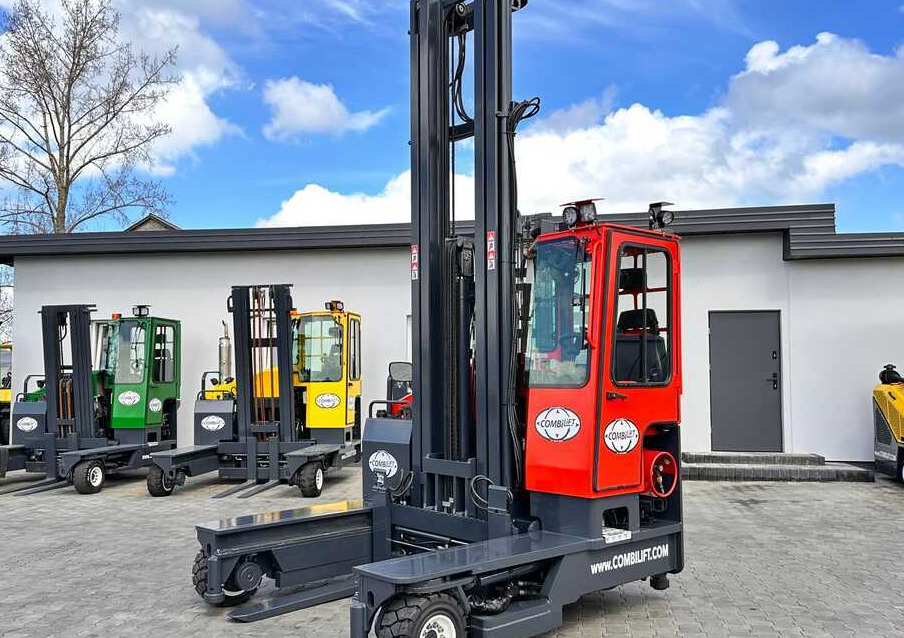 Combilift C4000 / TRIPLEX / 9300MM / FREE LIFT / FORK POSITIONER / GAS / CABIN / LIKE NEW - Carretilla de 4 vías: foto 1 Combilift C4000 / TRIPLEX / 9300MM / FREE LIFT / FORK POSITIONER / GAS / CABIN / LIKE NEW - Carretilla de 4 vías: foto 1