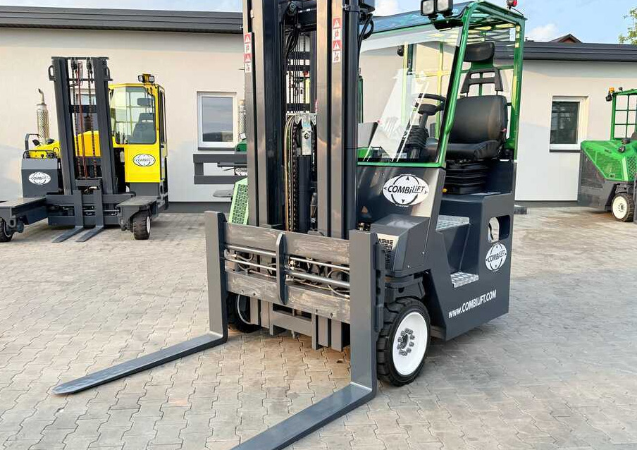 Combilift C4000CB / TRIPLEX - 5200MM / LPG / FREE LIFT / FORK POSITIONER / FORK SIDESHIFT / HEIGHT 2450MM / LIKE NEW - Carretilla de 4 vías: foto 1 Combilift C4000CB / TRIPLEX - 5200MM / LPG / FREE LIFT / FORK POSITIONER / FORK SIDESHIFT / HEIGHT 2450MM / LIKE NEW - Carretilla de 4 vías: foto 1