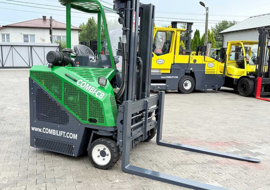 Combilift CB3000 / DIESEL / TRIPLEX 4900MM / FREE LIFT / SIDESHIFT / FORK POSITIONER / 1500MM FORKS / LIKE NEW - Carretilla de 4 vías: foto 5 Combilift CB3000 / DIESEL / TRIPLEX 4900MM / FREE LIFT / SIDESHIFT / FORK POSITIONER / 1500MM FORKS / LIKE NEW - Carretilla de 4 vías: foto 5