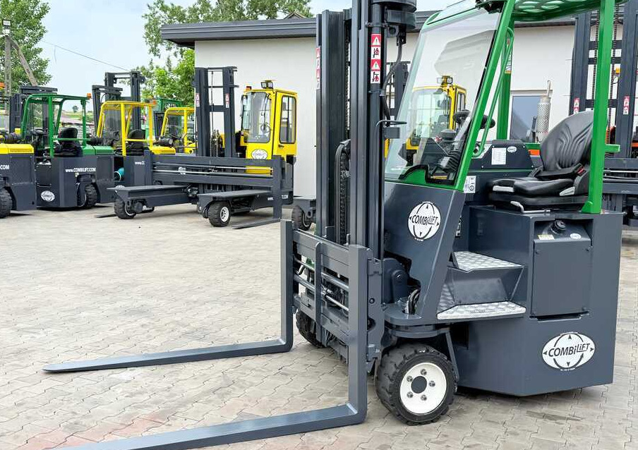 Combilift CB3000 / DIESEL / TRIPLEX 4900MM / FREE LIFT / SIDESHIFT / FORK POSITIONER / 1500MM FORKS / LIKE NEW - Carretilla de 4 vías: foto 1 Combilift CB3000 / DIESEL / TRIPLEX 4900MM / FREE LIFT / SIDESHIFT / FORK POSITIONER / 1500MM FORKS / LIKE NEW - Carretilla de 4 vías: foto 1