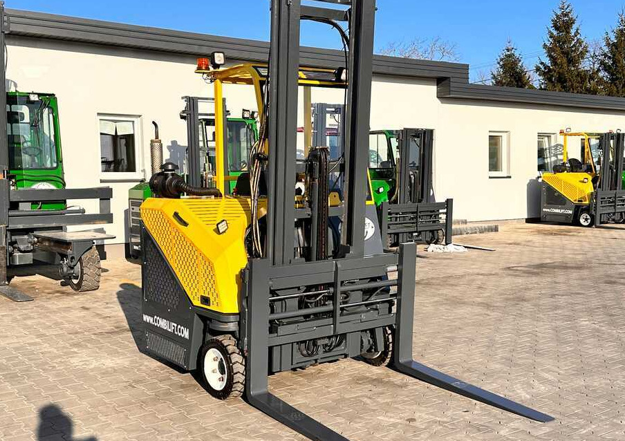 Combilift CB3000 / LPG / DUPLEX / 4000MM / FREE LIFT / NEW BAND TIRES / LIKE NEW - Carretilla de 4 vías: foto 5 Combilift CB3000 / LPG / DUPLEX / 4000MM / FREE LIFT / NEW BAND TIRES / LIKE NEW - Carretilla de 4 vías: foto 5
