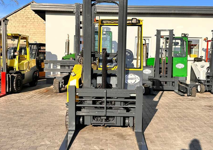 Combilift CB3000 / LPG / DUPLEX / 4000MM / FREE LIFT / NEW BAND TIRES / LIKE NEW - Carretilla de 4 vías: foto 3 Combilift CB3000 / LPG / DUPLEX / 4000MM / FREE LIFT / NEW BAND TIRES / LIKE NEW - Carretilla de 4 vías: foto 3