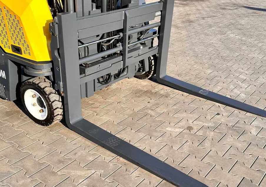 Combilift CB3000 / LPG / DUPLEX / 4000MM / FREE LIFT / NEW BAND TIRES / LIKE NEW - Carretilla de 4 vías: foto 4 Combilift CB3000 / LPG / DUPLEX / 4000MM / FREE LIFT / NEW BAND TIRES / LIKE NEW - Carretilla de 4 vías: foto 4