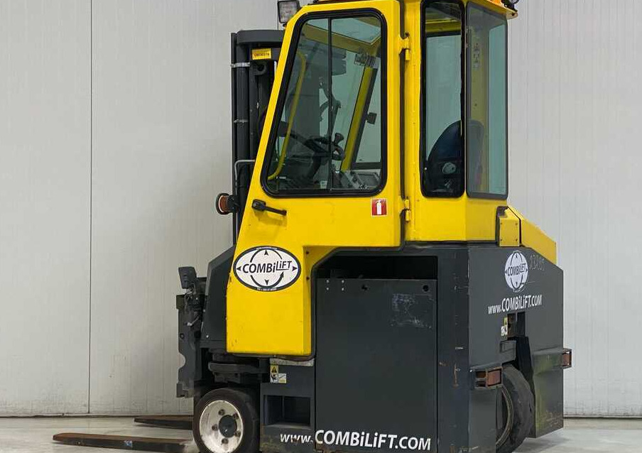 Combilift CBE2500 / TRIPLEX / 4900 / FREE LIFT - Carretilla de 4 vías: foto 2 Combilift CBE2500 / TRIPLEX / 4900 / FREE LIFT - Carretilla de 4 vías: foto 2