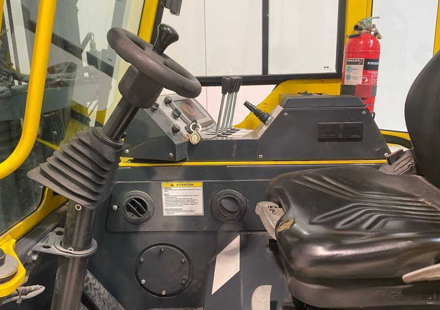 Combilift CBE2500 / TRIPLEX / 4900 / FREE LIFT - Carretilla de 4 vías: foto 3 Combilift CBE2500 / TRIPLEX / 4900 / FREE LIFT - Carretilla de 4 vías: foto 3