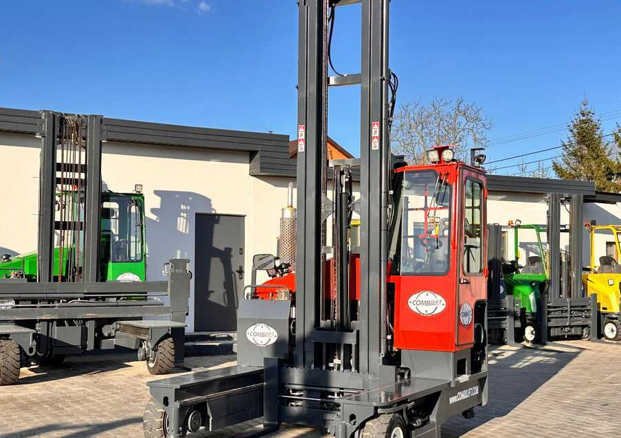 Combilift COMBILIFT C4000 – TRIPLEX 9300 mm – Year 2017 – GAS – FREE LIFT – FORK SIDE SHIFT – CONDITION 5/5 - Carretilla de 4 vías: foto 1 Combilift COMBILIFT C4000 – TRIPLEX 9300 mm – Year 2017 – GAS – FREE LIFT – FORK SIDE SHIFT – CONDITION 5/5 - Carretilla de 4 vías: foto 1