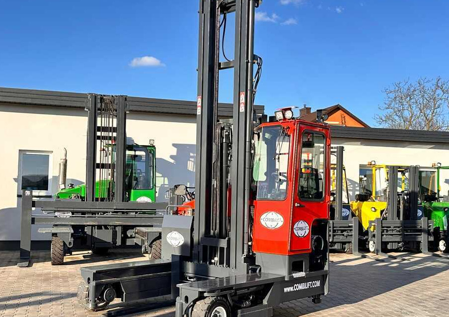 Combilift COMBILIFT C4000 – TRIPLEX 9300 mm – Year 2017 – GAS – FREE LIFT – FORK SIDE SHIFT – CONDITION 5/5 - Carretilla de 4 vías: foto 2 Combilift COMBILIFT C4000 – TRIPLEX 9300 mm – Year 2017 – GAS – FREE LIFT – FORK SIDE SHIFT – CONDITION 5/5 - Carretilla de 4 vías: foto 2
