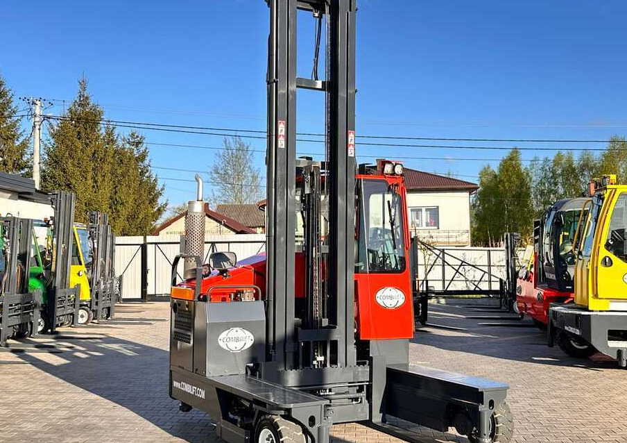 Combilift COMBILIFT C4000 – TRIPLEX 9300 mm – Year 2017 – GAS – FREE LIFT – FORK SIDE SHIFT – CONDITION 5/5 - Carretilla de 4 vías: foto 5 Combilift COMBILIFT C4000 – TRIPLEX 9300 mm – Year 2017 – GAS – FREE LIFT – FORK SIDE SHIFT – CONDITION 5/5 - Carretilla de 4 vías: foto 5