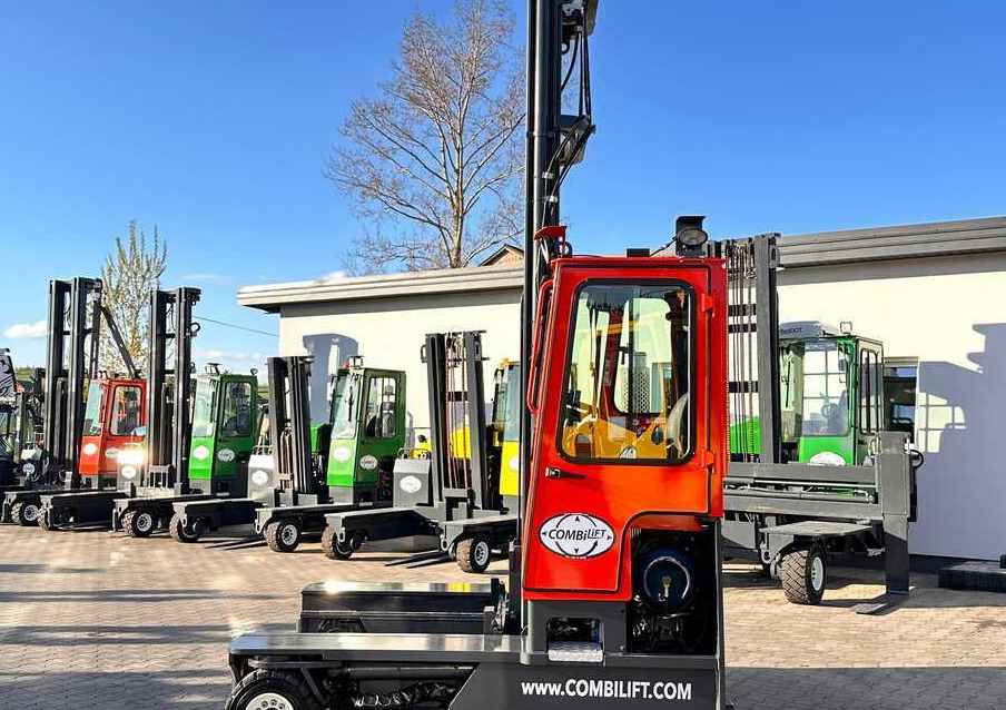 Combilift COMBILIFT C4000 – TRIPLEX 9300 mm – Year 2017 – GAS – FREE LIFT – FORK SIDE SHIFT – CONDITION 5/5 - Carretilla de 4 vías: foto 4 Combilift COMBILIFT C4000 – TRIPLEX 9300 mm – Year 2017 – GAS – FREE LIFT – FORK SIDE SHIFT – CONDITION 5/5 - Carretilla de 4 vías: foto 4