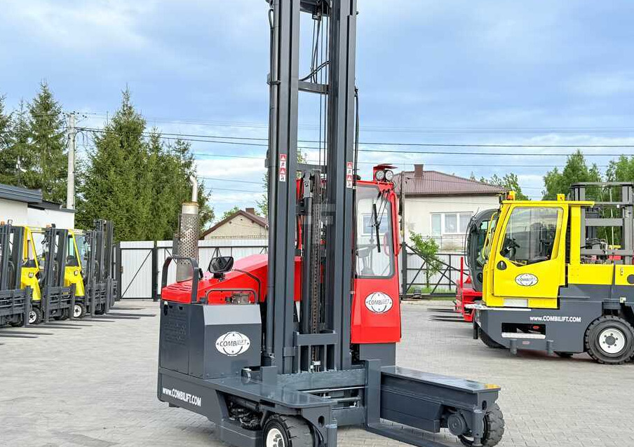 Combilift COMBILIFT C4000 – TRIPLEX 9300 mm – Year 2017 – GAS – FREE LIFT – FORK SIDE SHIFT – CONDITION 5/5 - Carretilla de 4 vías: foto 2 Combilift COMBILIFT C4000 – TRIPLEX 9300 mm – Year 2017 – GAS – FREE LIFT – FORK SIDE SHIFT – CONDITION 5/5 - Carretilla de 4 vías: foto 2
