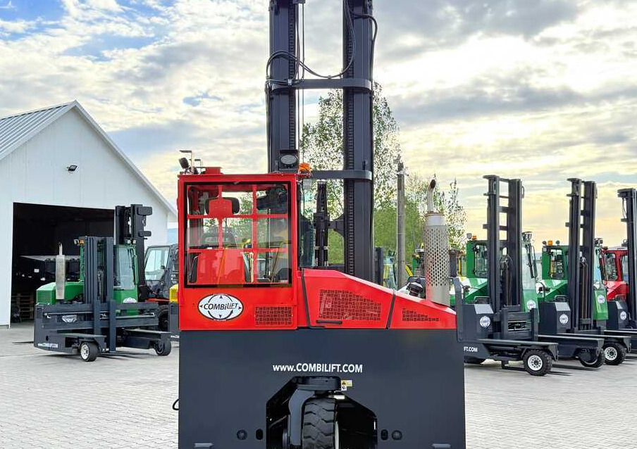Combilift COMBILIFT C4000 – TRIPLEX 9300 mm – Year 2017 – GAS – FREE LIFT – FORK SIDE SHIFT – CONDITION 5/5 - Carretilla de 4 vías: foto 5 Combilift COMBILIFT C4000 – TRIPLEX 9300 mm – Year 2017 – GAS – FREE LIFT – FORK SIDE SHIFT – CONDITION 5/5 - Carretilla de 4 vías: foto 5