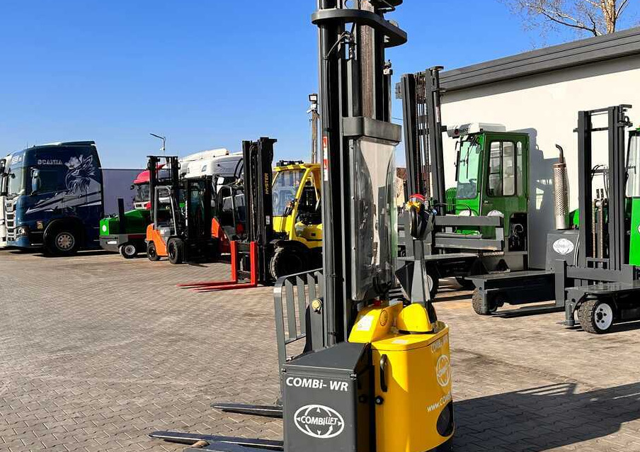 Combilift WR-4 / DUPLEX / 4.5M / 2017 / ONLY 30 HOURS / LIKE NEW / 1500KG - Apilador: foto 4 Combilift WR-4 / DUPLEX / 4.5M / 2017 / ONLY 30 HOURS / LIKE NEW / 1500KG - Apilador: foto 4