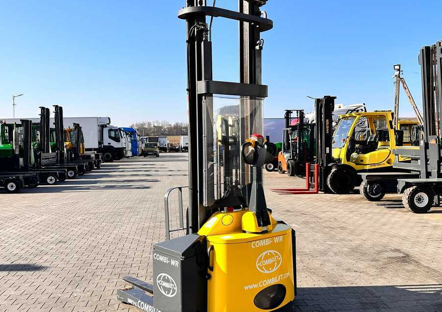Combilift WR-4 / DUPLEX / 4.5M / 2017 / ONLY 30 HOURS / LIKE NEW / 1500KG - Apilador: foto 1 Combilift WR-4 / DUPLEX / 4.5M / 2017 / ONLY 30 HOURS / LIKE NEW / 1500KG - Apilador: foto 1