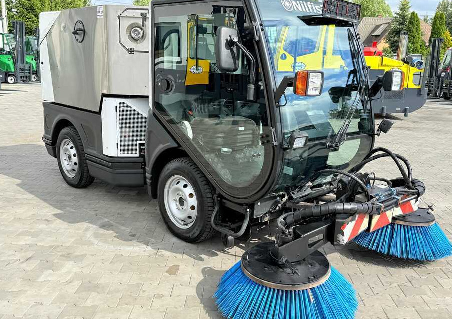 Nilfisk Nilfisk City Ranger 3500 – Articulated Municipal Sweeper | Year 2017 | On - Barredora vial: foto 5 Nilfisk Nilfisk City Ranger 3500 – Articulated Municipal Sweeper | Year 2017 | On - Barredora vial: foto 5
