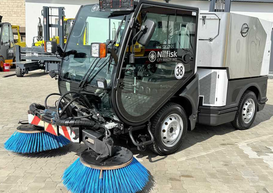 Nilfisk Nilfisk City Ranger 3500 – Articulated Municipal Sweeper | Year 2017 | On - Barredora vial: foto 1 Nilfisk Nilfisk City Ranger 3500 – Articulated Municipal Sweeper | Year 2017 | On - Barredora vial: foto 1