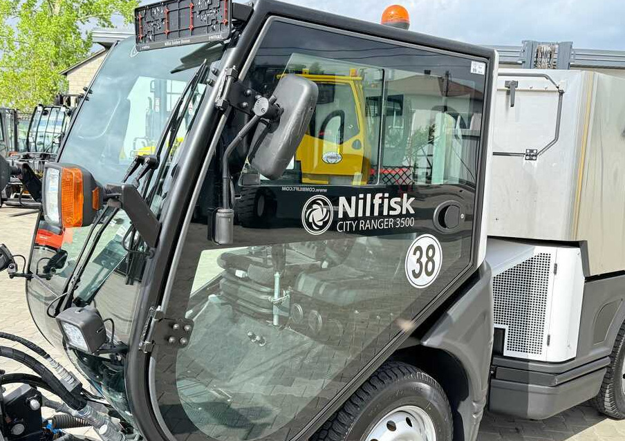 Nilfisk Nilfisk City Ranger 3500 – Articulated Municipal Sweeper | Year 2017 | On - Barredora vial: foto 4 Nilfisk Nilfisk City Ranger 3500 – Articulated Municipal Sweeper | Year 2017 | On - Barredora vial: foto 4
