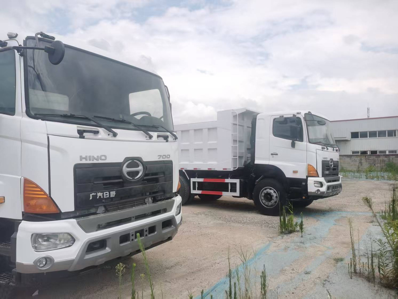 HINO 6×4,10 wheels - Camión volquete: foto 3 HINO 6×4,10 wheels - Camión volquete: foto 3
