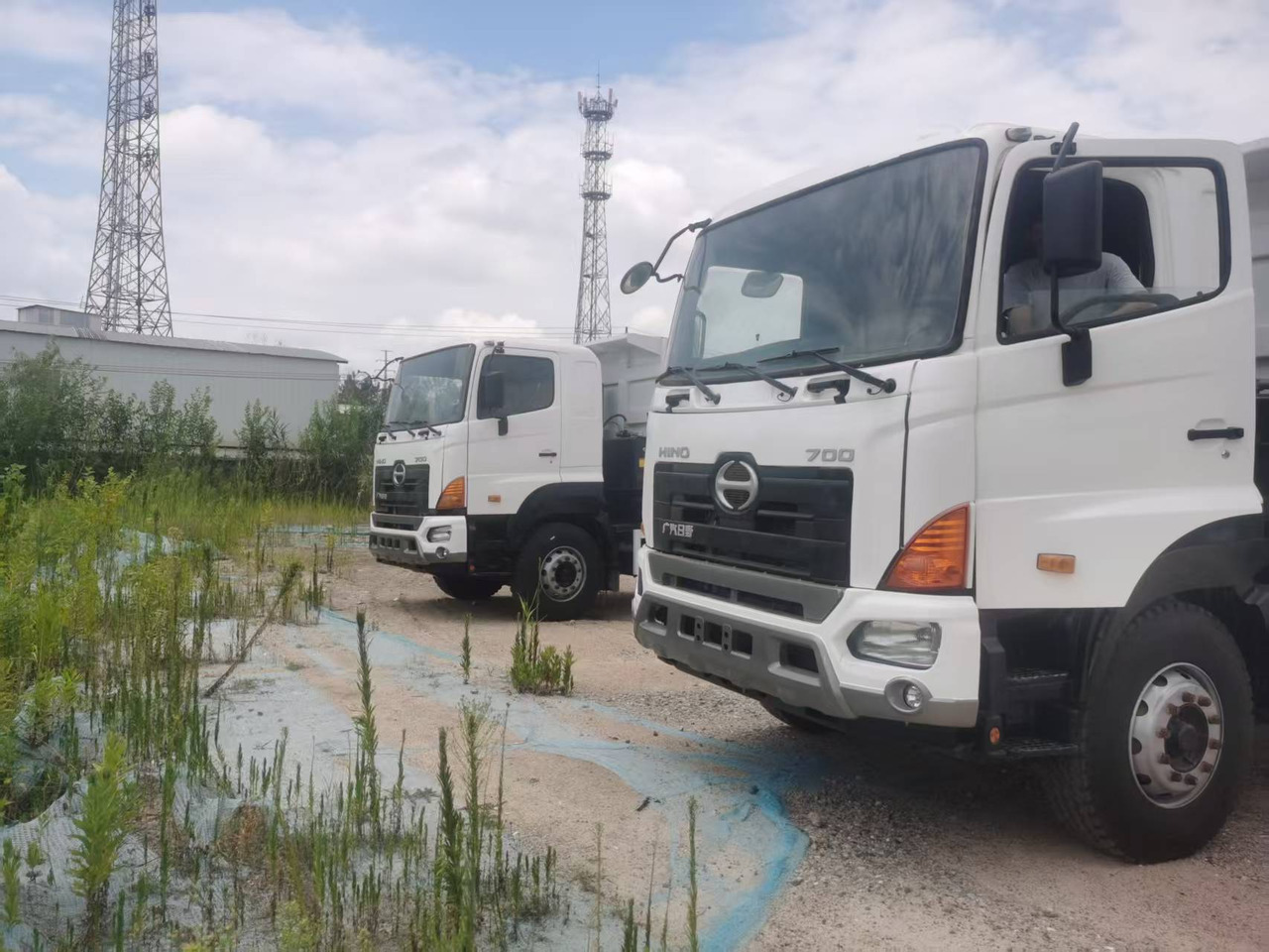 HINO 6×4,10 wheels - Camión volquete: foto 2 HINO 6×4,10 wheels - Camión volquete: foto 2