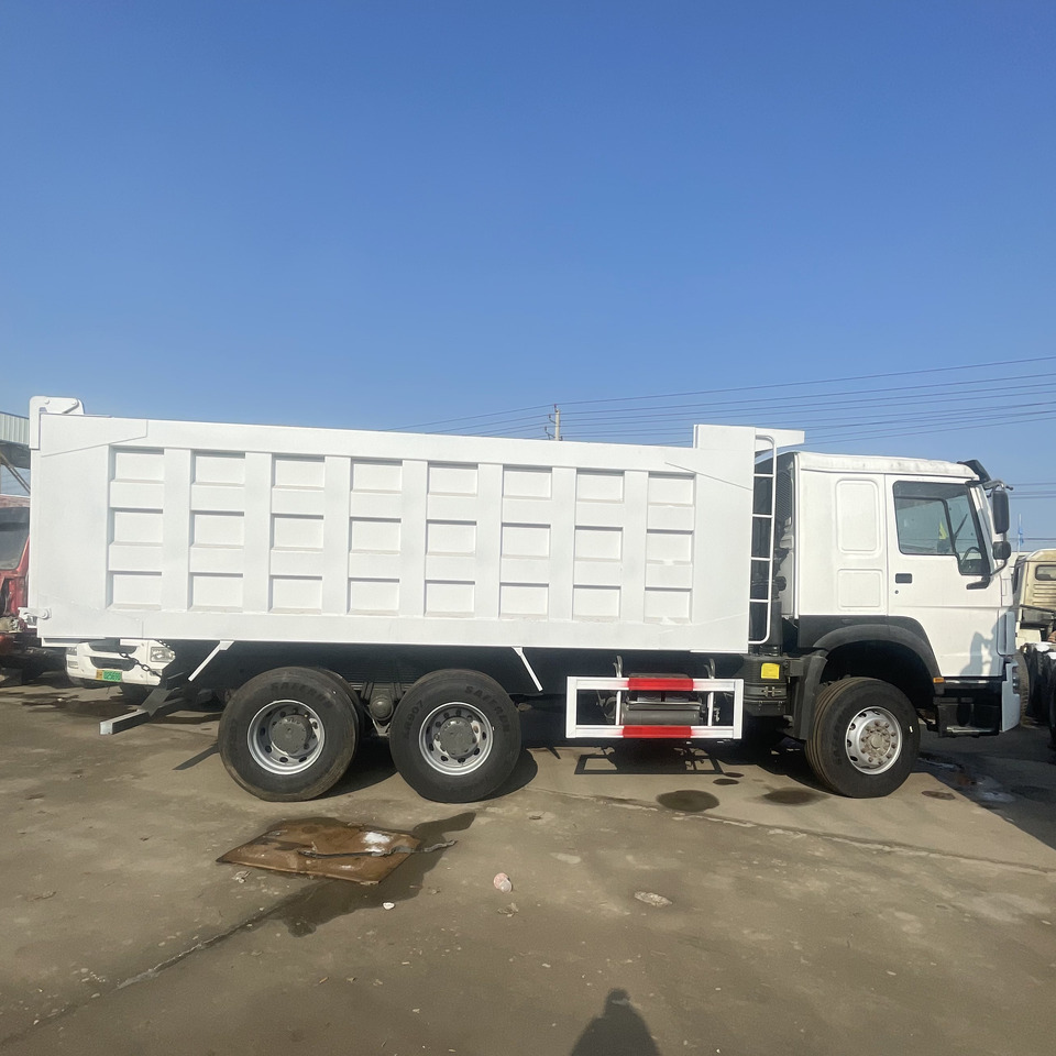 HOWO 6*4 DUMP TRUCK - Camión volquete: foto 3 HOWO 6*4 DUMP TRUCK - Camión volquete: foto 3
