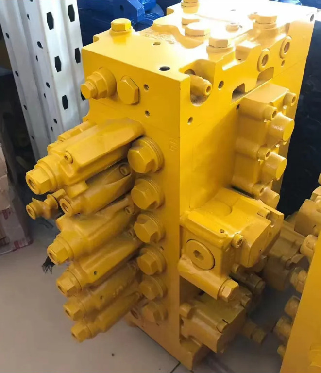 KOMATSU PC200-8 - Válvula hidráulica para Excavadora: foto 1 KOMATSU PC200-8 - Válvula hidráulica para Excavadora: foto 1