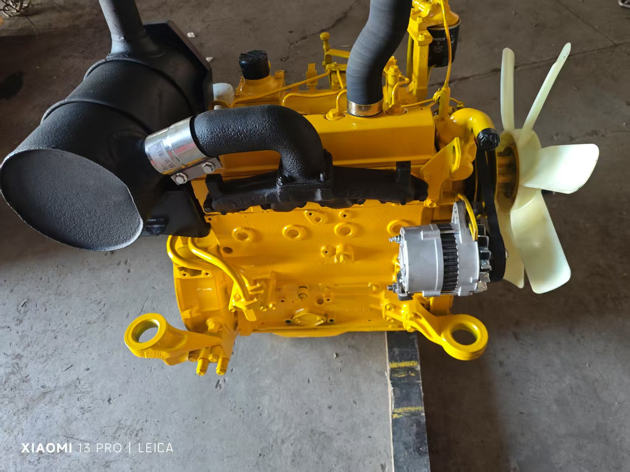KOMATSU SAA4D95LE - Motor y piezas para Implemento: foto 2 KOMATSU SAA4D95LE - Motor y piezas para Implemento: foto 2