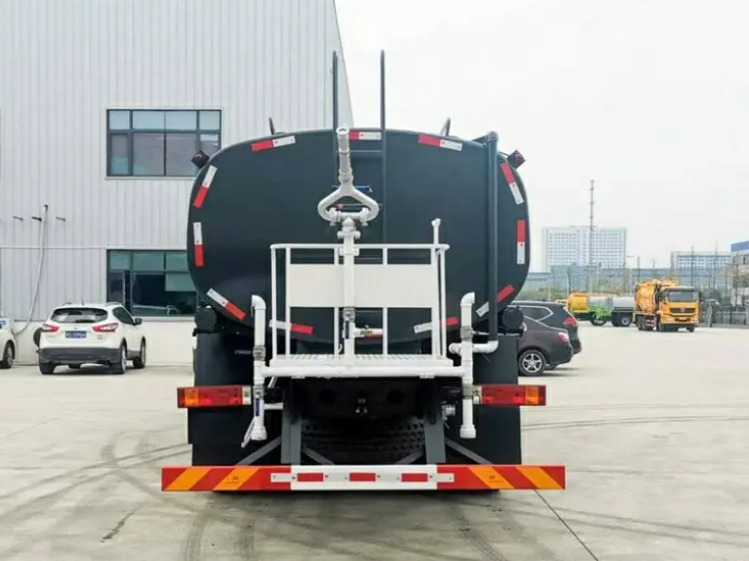 SHACMAN SHACMAN H3000 20 cubic meters tanker - Camión cisterna: foto 5 SHACMAN SHACMAN H3000 20 cubic meters tanker - Camión cisterna: foto 5