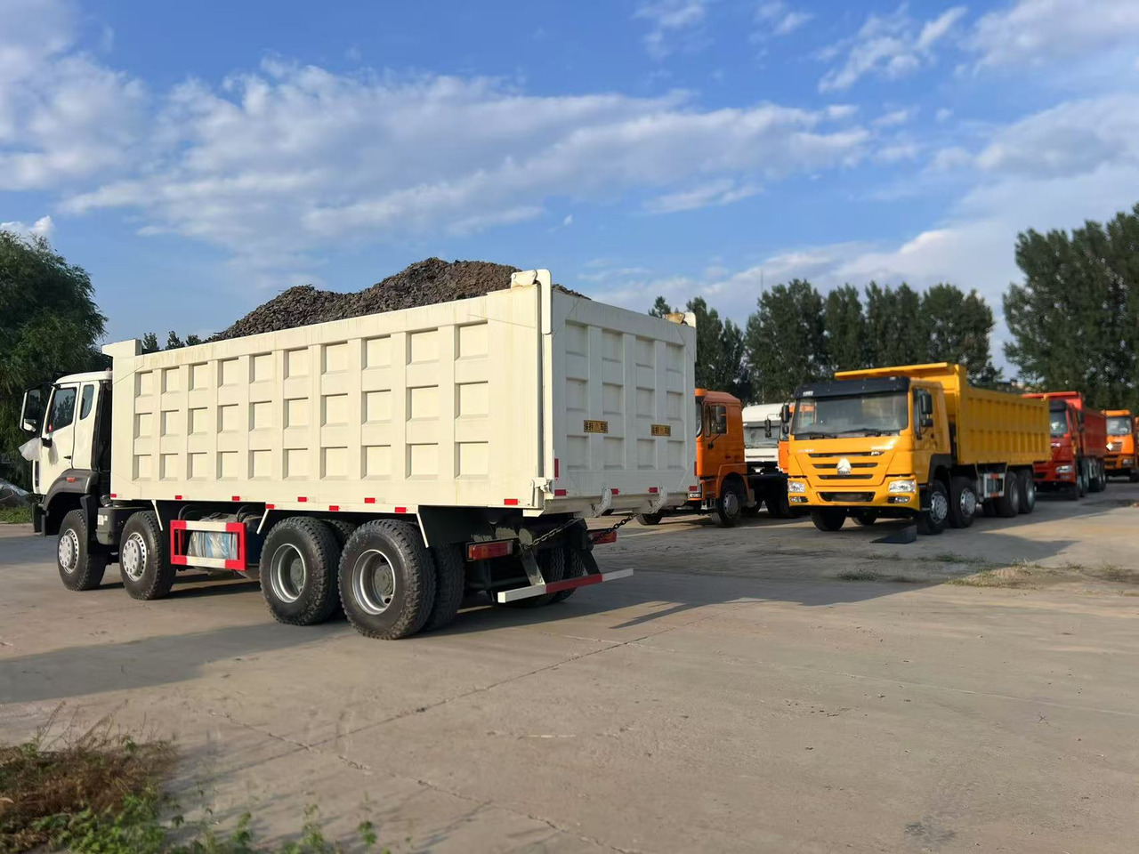 HOWO Used Dump Truck8*4 6*4 - Camión: foto 2 HOWO Used Dump Truck8*4 6*4 - Camión: foto 2