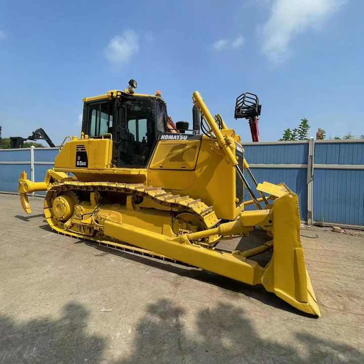 Cheap Price komatsu D65 Bulldozer with Ripper , Original Made Dozer komatsu D65 , komatsu D65p D80p D85p Bulldozer - Bulldozer: foto 1 Cheap Price komatsu D65 Bulldozer with Ripper , Original Made Dozer komatsu D65 , komatsu D65p D80p D85p Bulldozer - Bulldozer: foto 1