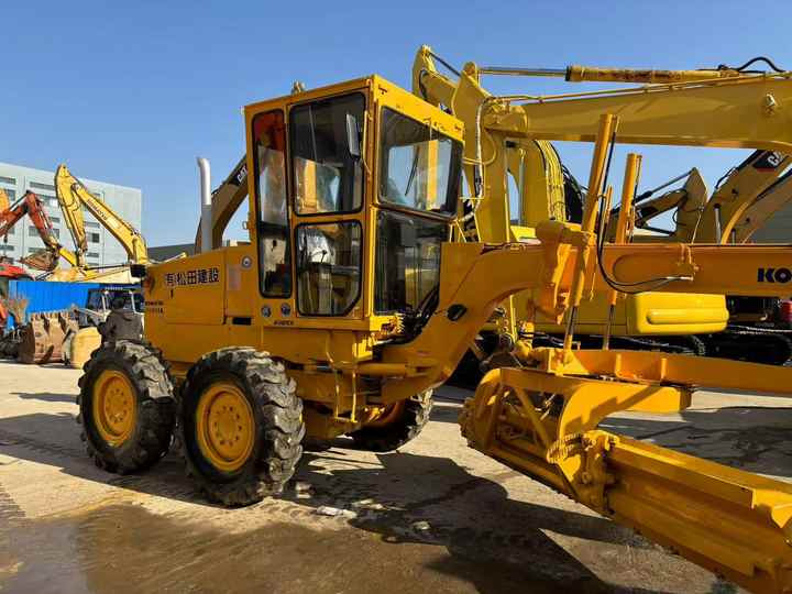 Excellent Condition Hot Selling Used Grader Komatsu GD511 for Sale in Hefei City Good Quality Cheap Price Good Condition - Grader: foto 4 Excellent Condition Hot Selling Used Grader Komatsu GD511 for Sale in Hefei City Good Quality Cheap Price Good Condition - Grader: foto 4