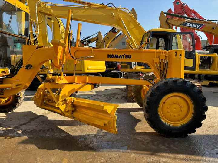 Excellent Condition Hot Selling Used Grader Komatsu GD511 for Sale in Hefei City Good Quality Cheap Price Good Condition - Grader: foto 5 Excellent Condition Hot Selling Used Grader Komatsu GD511 for Sale in Hefei City Good Quality Cheap Price Good Condition - Grader: foto 5