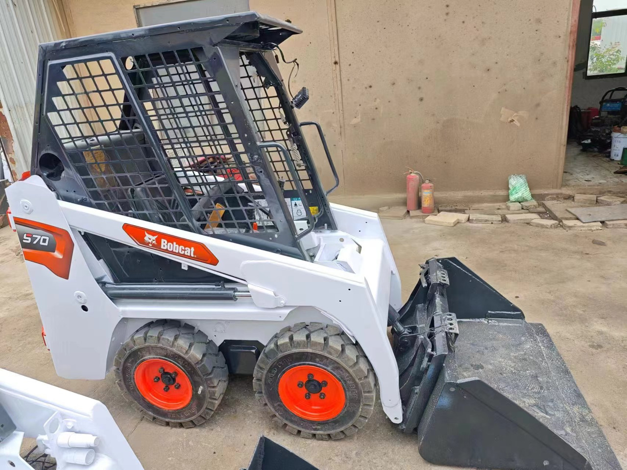 BOBCAT used bobcat s70 hotsale high quality - Maquinaria de construcción: foto 2 BOBCAT used bobcat s70 hotsale high quality - Maquinaria de construcción: foto 2
