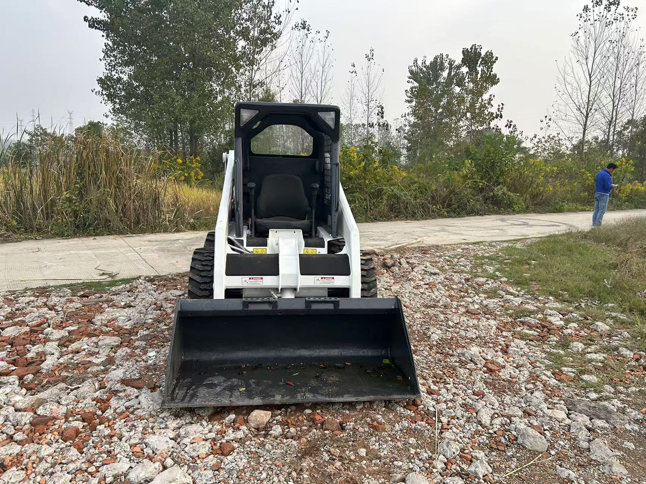 BOBCAT used skidsteer Bobcat S130 - Maquinaria de construcción: foto 2 BOBCAT used skidsteer Bobcat S130 - Maquinaria de construcción: foto 2