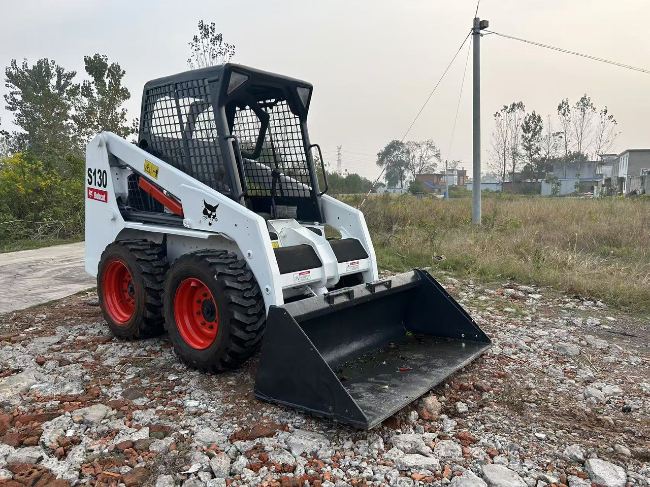 BOBCAT used skidsteer Bobcat S130 - Maquinaria de construcción: foto 3 BOBCAT used skidsteer Bobcat S130 - Maquinaria de construcción: foto 3