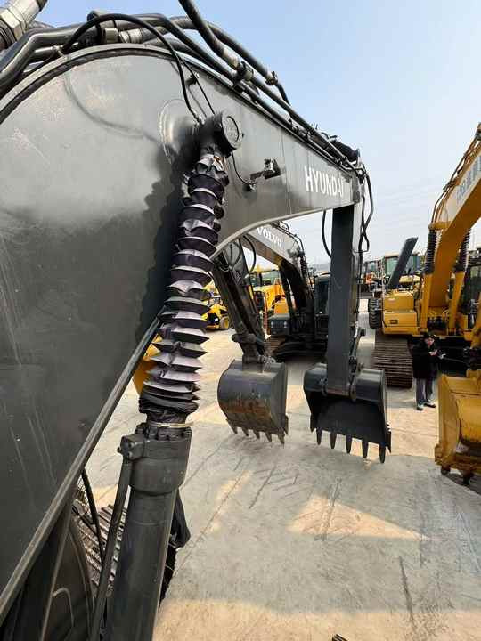 Used 22 Ton Korea Brand Hyundai 220LC-9S Used Excavator for Sale Hyundai 210 215 220 305 Excavators for Sale in China - Excavadora: foto 5 Used 22 Ton Korea Brand Hyundai 220LC-9S Used Excavator for Sale Hyundai 210 215 220 305 Excavators for Sale in China - Excavadora: foto 5