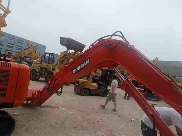 Used Digger DOOSAN DX55 Construction Machinery Construction Digger Used DOOSAN DX55 Cheap Excavator - Excavadora de cadenas: foto 4 Used Digger DOOSAN DX55 Construction Machinery Construction Digger Used DOOSAN DX55 Cheap Excavator - Excavadora de cadenas: foto 4