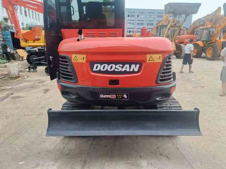 Used Digger DOOSAN DX55 Construction Machinery Construction Digger Used DOOSAN DX55 Cheap Excavator - Excavadora de cadenas: foto 2 Used Digger DOOSAN DX55 Construction Machinery Construction Digger Used DOOSAN DX55 Cheap Excavator - Excavadora de cadenas: foto 2