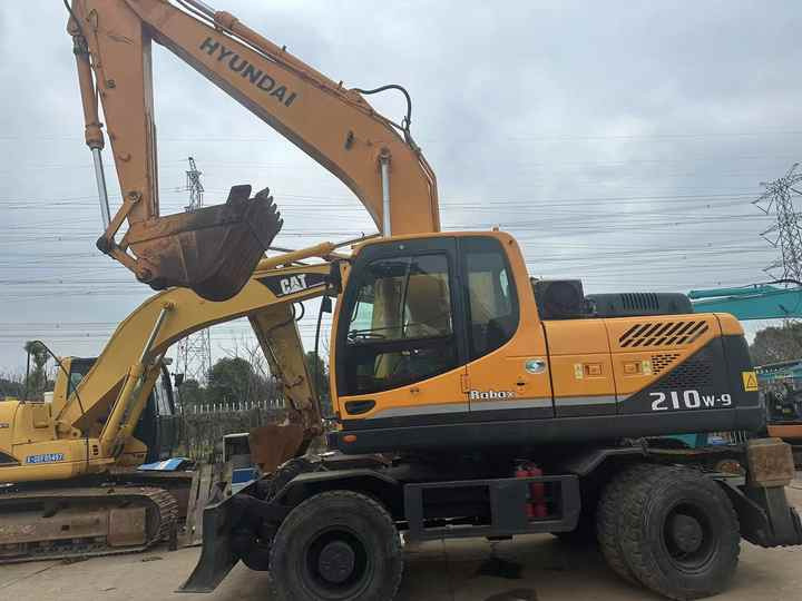 Used Hyundai Korea Hydraulic Excavator Hyundai 210-9 Excavator Excellent Condition 21 Ton Used Excavator For Sale - Excavadora: foto 5 Used Hyundai Korea Hydraulic Excavator Hyundai 210-9 Excavator Excellent Condition 21 Ton Used Excavator For Sale - Excavadora: foto 5