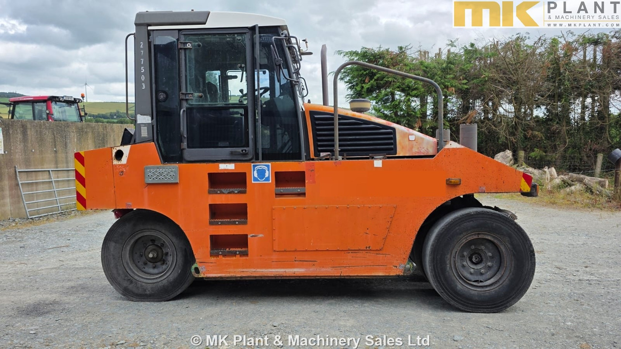 BOMAG BW24R (Stavostroj VP2400 / Ammann AP2400) - Rodillo de neumáticos: foto 4 BOMAG BW24R (Stavostroj VP2400 / Ammann AP2400) - Rodillo de neumáticos: foto 4