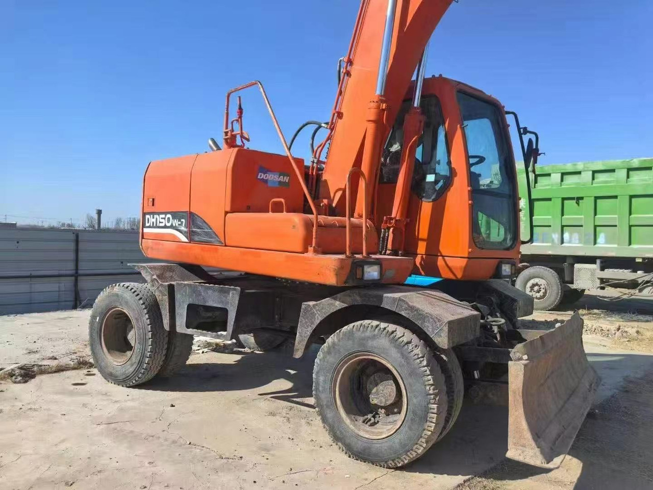 DOOSAN DH150W-7 - Excavadora de ruedas: foto 1 DOOSAN DH150W-7 - Excavadora de ruedas: foto 1