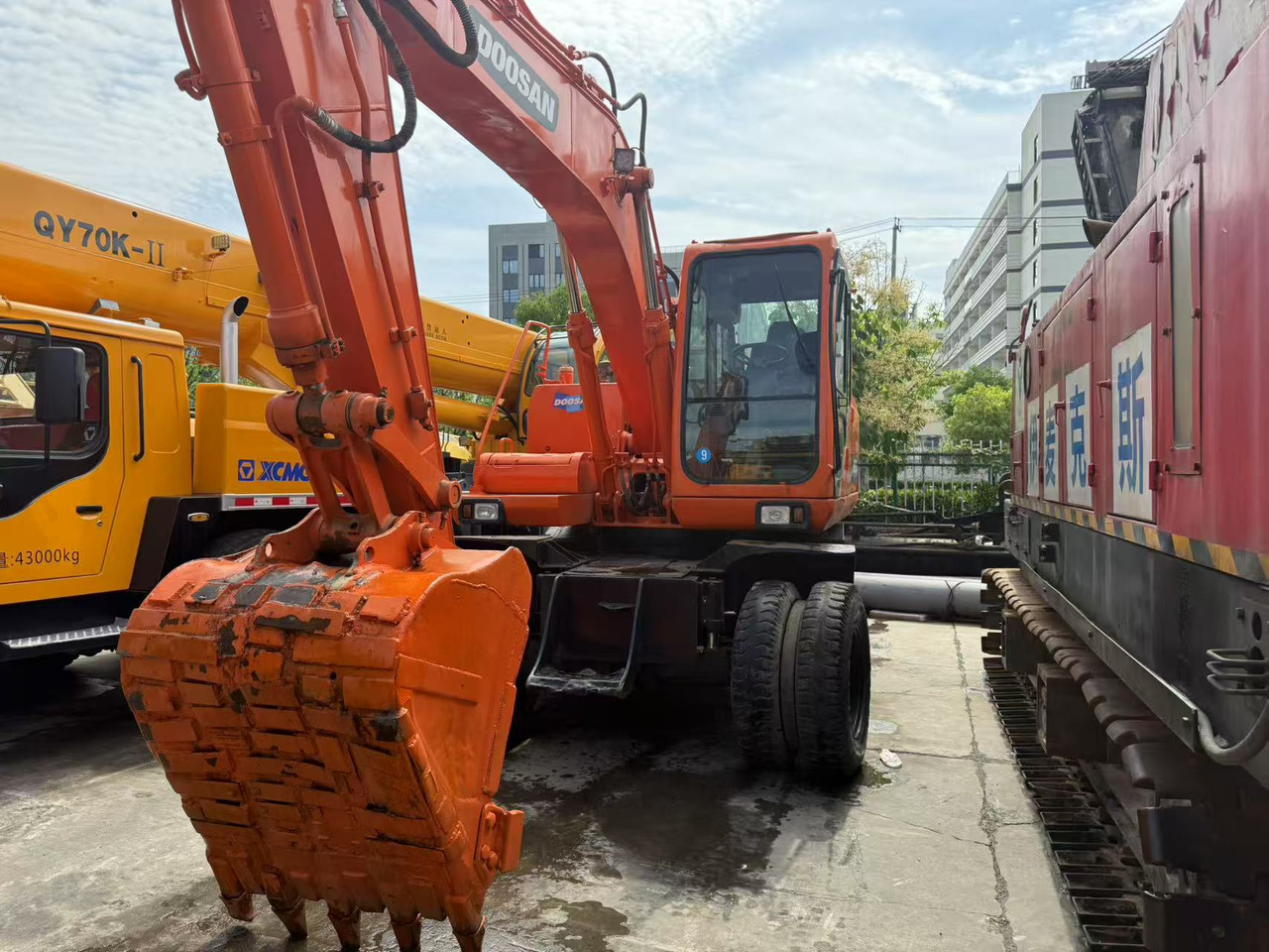 DOOSAN DH150W-7 - Excavadora de ruedas: foto 1 DOOSAN DH150W-7 - Excavadora de ruedas: foto 1