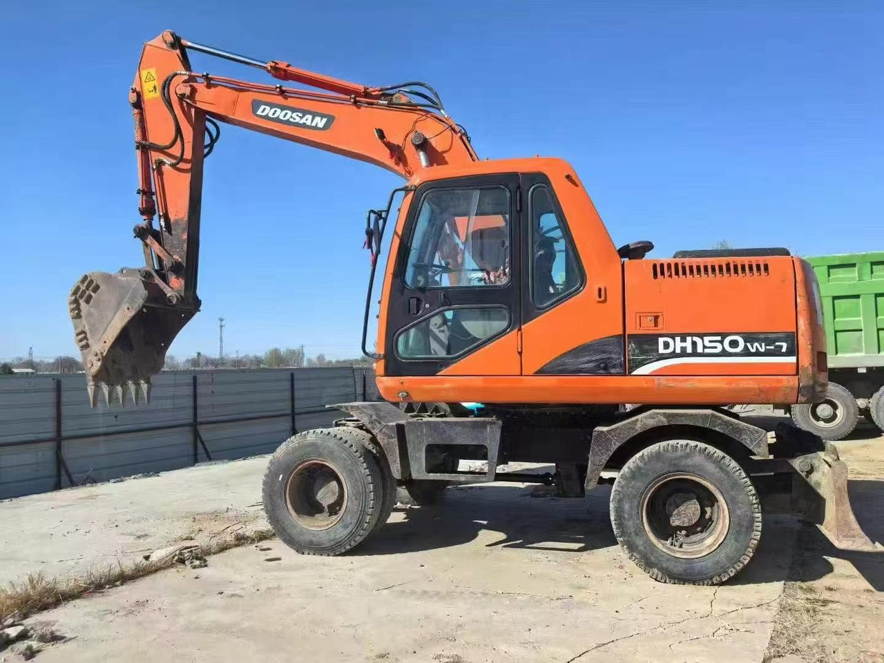 DOOSAN DH150W-7 - Excavadora de ruedas: foto 2 DOOSAN DH150W-7 - Excavadora de ruedas: foto 2