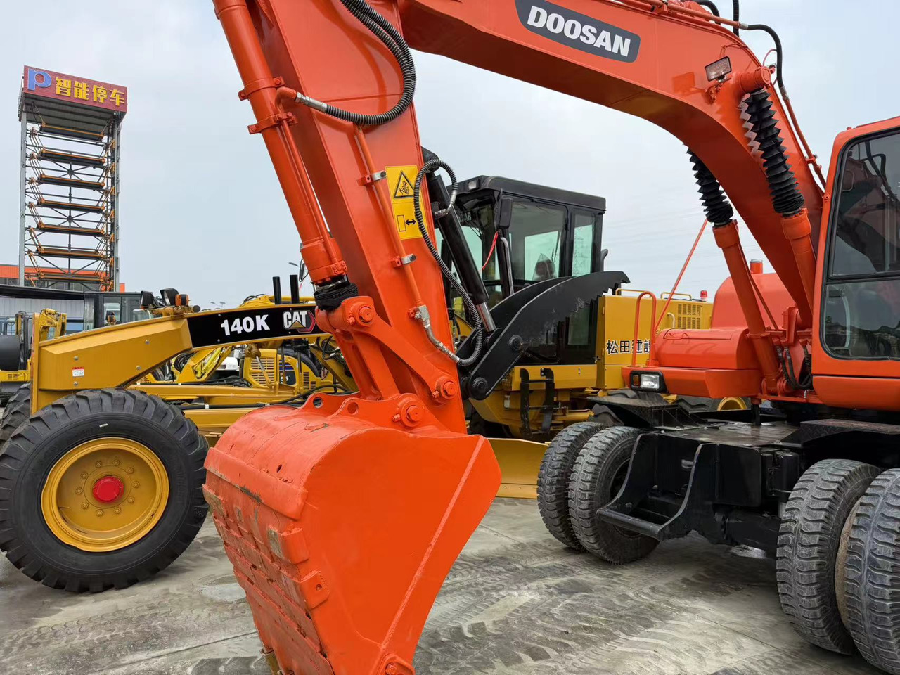 DOOSAN DH150W-7 - Excavadora de ruedas: foto 2 DOOSAN DH150W-7 - Excavadora de ruedas: foto 2