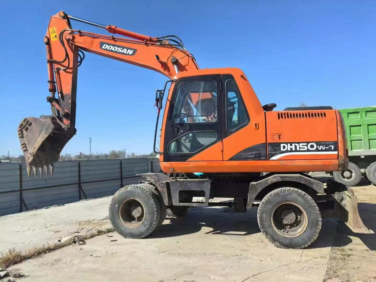 DOOSAN DH150W-7 - Excavadora de ruedas: foto 3 DOOSAN DH150W-7 - Excavadora de ruedas: foto 3
