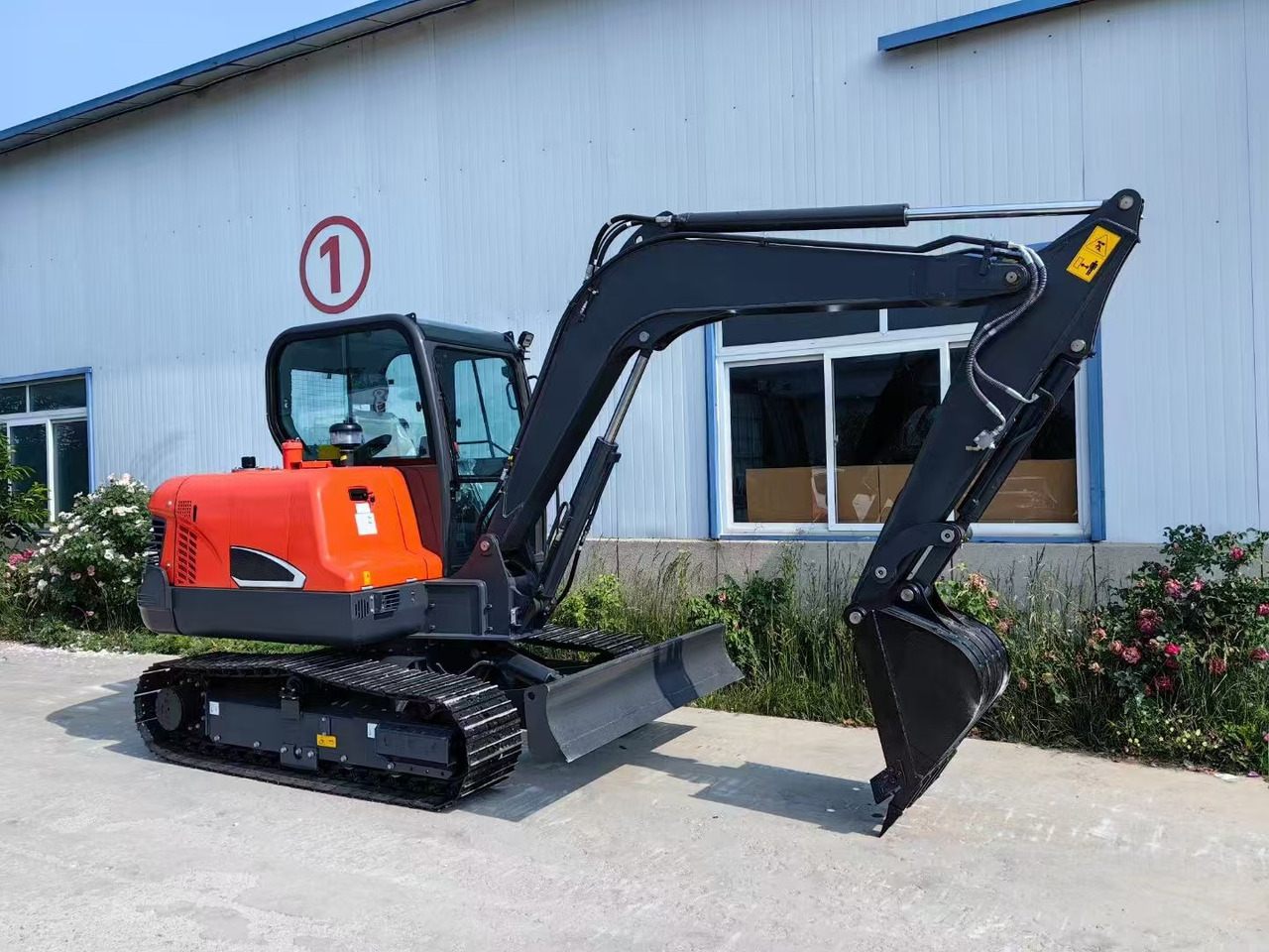 DOOSAN DH60-7 - Excavadora de cadenas: foto 1 DOOSAN DH60-7 - Excavadora de cadenas: foto 1