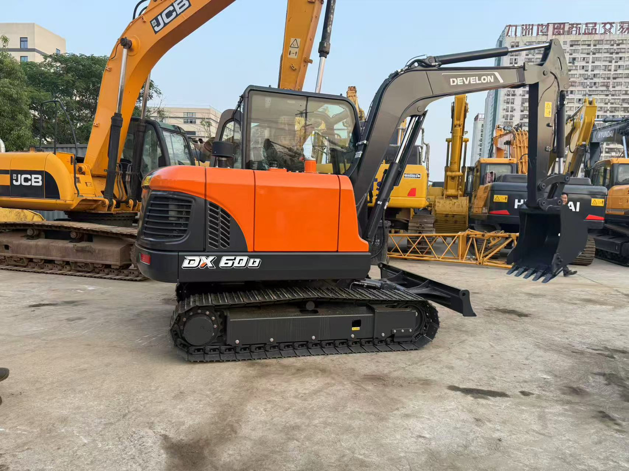 DOOSAN DX60D-10 - Miniexcavadora: foto 4 DOOSAN DX60D-10 - Miniexcavadora: foto 4