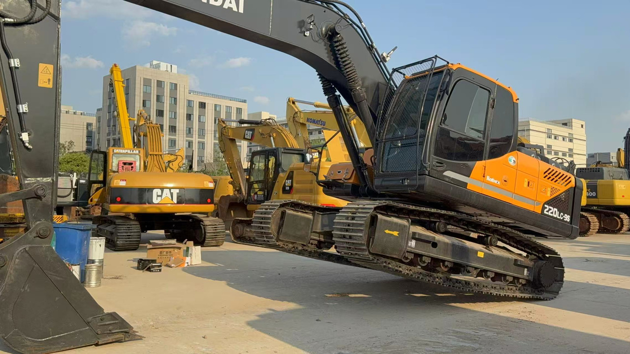 HYUNDAI R220LC-9S - Excavadora de cadenas: foto 5 HYUNDAI R220LC-9S - Excavadora de cadenas: foto 5